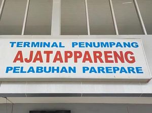 Suasana Pelabuhan Parepare Usai Pemberlakuan Bebas Tes Antigen-PCR Suasana Pelabuhan Parepare Usai Pemberlakuan Bebas Tes Antigen-PCR