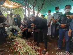 Isak Tangis Iringi Pemakaman Billy Korban Penembakan KKB Papua