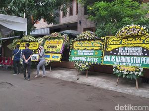 Ini Suasana Rumah Duka Hilman Hariwijaya, Penulis Lupus yang Meninggal Dunia Ini Suasana Rumah Duka Hilman Hariwijaya, Penulis Lupus yang Meninggal Dunia