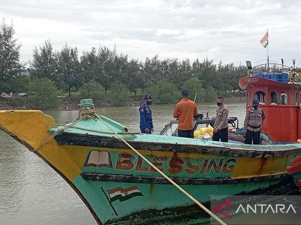 Polisi Tangkap 8 Nelayan India Pencuri Ikan di Perairan Aceh Besar