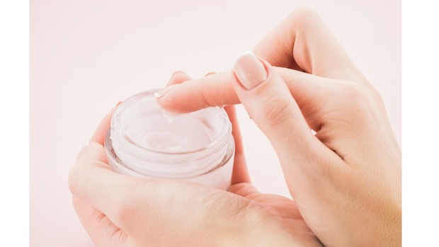 Night cream yang tak boleh dilewatkan buat dipakai perempuan usia 40-an sebagai skincare malam.