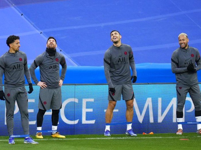 PSG's Lionel Messi, second left, and Neymar, right, attend a training session with teammates at the Bernabeu stadium in Madrid, Spain, Tuesday, March 8, 2022. Real Madrid will play its Champions League soccer match against Paris Saint-Germain on Wednesday. (AP Photo/Manu Fernandez)