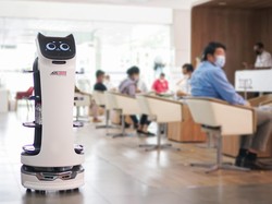 Kararacang... Permen,... Ada Robot Pelayan di Bengkel Toyota Cilandak