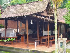 Suku Osing: Eksistensi Warisan Budaya Majapahit di Banyuwangi Suku Osing: Eksistensi Warisan Budaya Majapahit di Banyuwangi