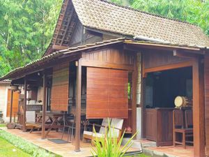 5 Rumah Adat di Jawa Timur 5 Rumah Adat di Jawa Timur