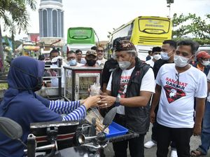 Relawan Sahabat Ganjar Lampung Bagi-bagi Sembako Lewat Aplikasi