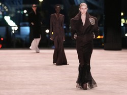 Dituduh Tipu Desainer RI Soal Paris Fashion Week, Ini Kata Fashion Division