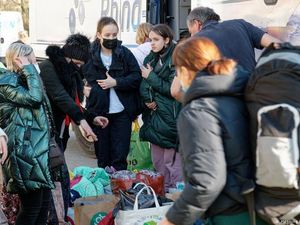 Setelah 20 Jam Naik Bus, Pengungsi Ukraina Tiba di Jerman