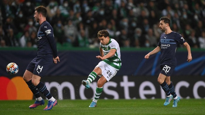 LISBON, PORTUGAL - FEBRUARY 15: Pedro Goncalves of Sporting CP shoots during the UEFA Champions League Round Of Sixteen Leg One match between Sporting CP and Manchester City at Estadio Jose Alvalade on February 15, 2022 in Lisbon, Portugal. (Photo by Mike Hewitt/Getty Images)