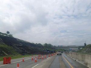 Jasa Marga Selidiki Penyebab Longsor Tol Pandaan-Malang KM 78 Jasa Marga Selidiki Penyebab Longsor Tol Pandaan-Malang KM 78