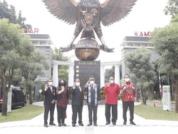 Didampingi Walkot Hendi, Hasto Kunjungi Monumen Pancasila Semarang