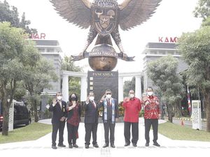 Didampingi Walkot Hendi, Hasto Kunjungi Monumen Pancasila Semarang Didampingi Walkot Hendi, Hasto Kunjungi Monumen Pancasila Semarang