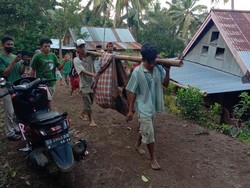 Cerita Wanita di Sinjai Ditandu 2 Km ke Puskesmas Gegara Akses Mobil Susah