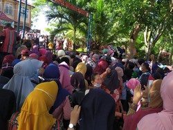 Viral Warga Berdesakan Antre Beli Minyak Goreng di Lubuklinggau Sumsel