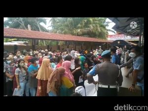 Vaksinasi Berhadiah Minyak Goreng Diserbu Emak-emak di Bengkulu