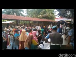 Vaksinasi Berhadiah Minyak Goreng Diserbu Emak-emak di Bengkulu