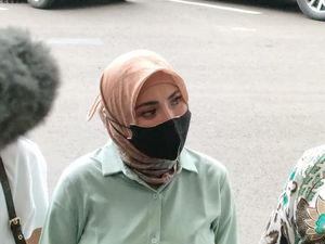 Ayu Aulia Diperiksa 4,5 Jam atas Laporannya Terhadap Ade Ayu Aulia Diperiksa 4,5 Jam atas Laporannya Terhadap Ade