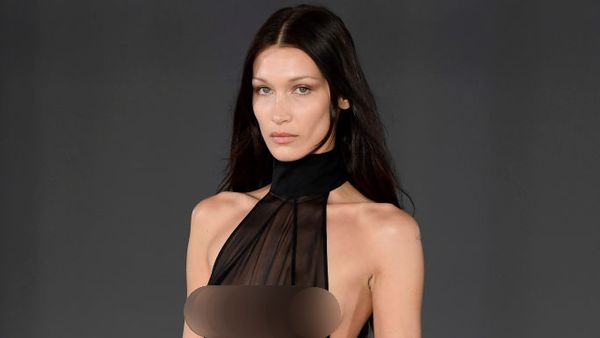 7 Gaya Seksi Bella Hadid Paris Fashion Week, Berbalut Gaun Menerawang