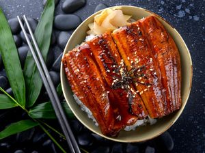 Petaka Usai Makan Unagi, 140 Orang Keracunan Petaka Usai Makan Unagi, 140 Orang Keracunan