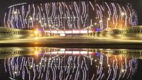 Megahnya JIS Berselimut Lampu Warna-Warni