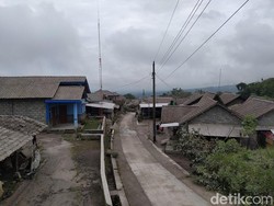Begini Penampakan Dampak Hujan Abu di Lereng Merapi Magelang