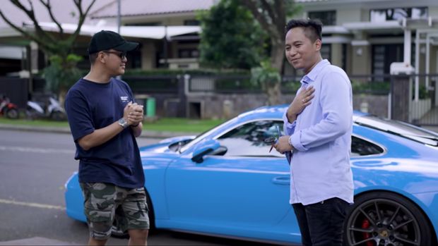 Doni Salmanan Hadiahi Istri Mobil Mewah