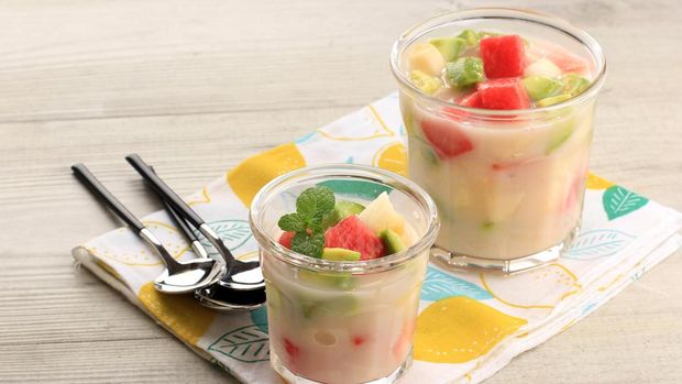 Sop Buah or Es Buah is Mixed Fruit with Coconut or Simple Syrup, Served with Shaved Ice and add Condensed Milk to Add Creamy Swetened