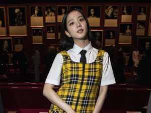 Gaya 8 Artis di Paris Fashion Week, Kim Kardashian Hingga Jisoo BLACKPINK Gaya 8 Artis di Paris Fashion Week, Kim Kardashian Hingga Jisoo BLACKPINK