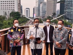 Anies Resmikan JPO Kapal Pinisi Sudirman