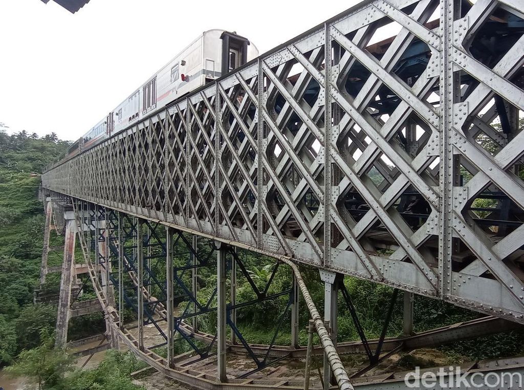 Menelisik Mitos Angker di Jembatan Cirahong Menelisik Mitos Angker di Jembatan Cirahong