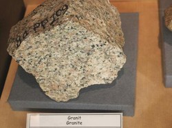 12 Contoh Batuan Beku beserta Klasifikasi dan Manfaatnya