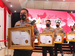 Raih Predikat A, Polresta Banyuwangi Terima Penghargaan  dari Kemenpan RB