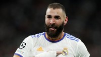 Jika Real Madrid juara Laliga, koleksi trofi Benzema di Bernabeu bertambah jadi 20. Dirinya menyusul Sergio Ramos (22 trofi) dan Marcelo (23 trofi) (Getty Images)
