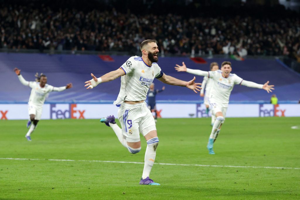 MADRID, SPAIN - MARCH 09: Karim Benzema of Real Madrid CF celebrates scoring their second goal as Paris Saint-Germain players react during the UEFA Champions League Round Of Sixteen Leg Two match between Real Madrid and Paris Saint-Germain at Estadio Santiago Bernabeu on March 09, 2022 in Madrid, Spain. (Photo by Gonzalo Arroyo Moreno/Getty Images)
