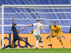 Video: Malam Magis Karim Benzema di Santiago Bernabeu Video: Malam Magis Karim Benzema di Santiago Bernabeu