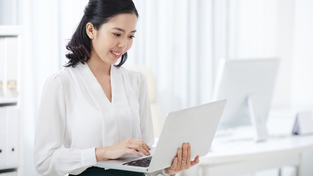 Membangun portofilio kerja untuk membantu fresh graduate dapat kerja.