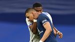 Momen Alaba dan Mbappe: Bukan Rangkulan Biasa, Ada Bisik-bisiknya