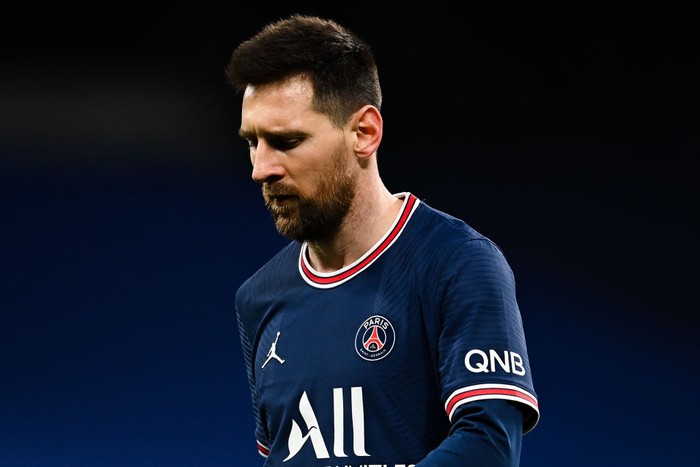 Lionel Messi MADRID, SPAIN - MARCH 09: psg shows his dejection during the UEFA Champions League Round Of Sixteen Leg Two match between Real Madrid and Paris Saint-Germain at Estadio Santiago Bernabeu on March 09, 2022 in Madrid, Spain. (Photo by David Ramos/Getty Images)