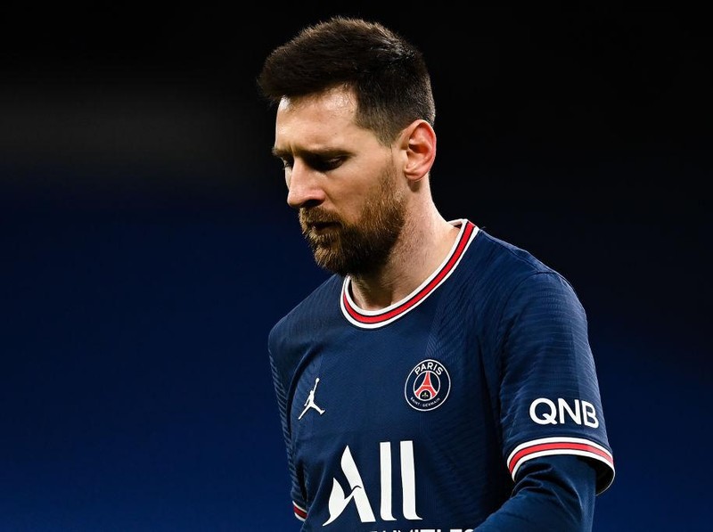 MADRID, SPAIN - MARCH 09: psg shows his dejection during the UEFA Champions League Round Of Sixteen Leg Two match between Real Madrid and Paris Saint-Germain at Estadio Santiago Bernabeu on March 09, 2022 in Madrid, Spain. (Photo by David Ramos/Getty Images)