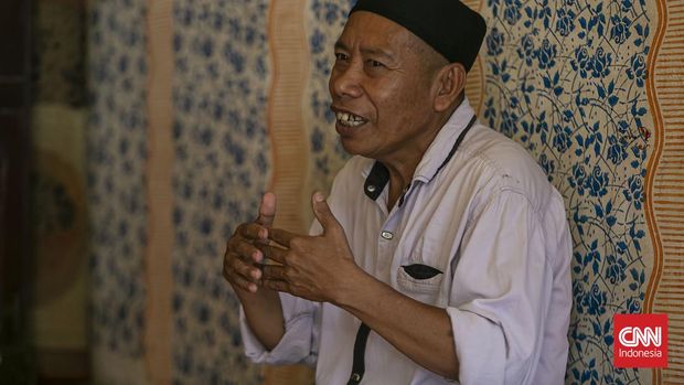 Zubain, Tetua warga adat pasir balik di Keluarahan Pemaluan, Kalimantan Timur. Minggu, 13 Februari 2022.