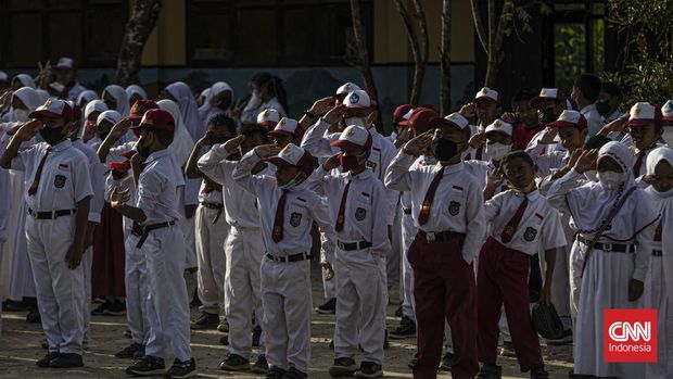 Lipsus Ibu Kota Negara Nusantara, Lipsus IKN Nusantara Siswa SDN 02 Sepaku mengikuti upacara bendera. Kalimantan Timir, Senin 14 Februari 2022.