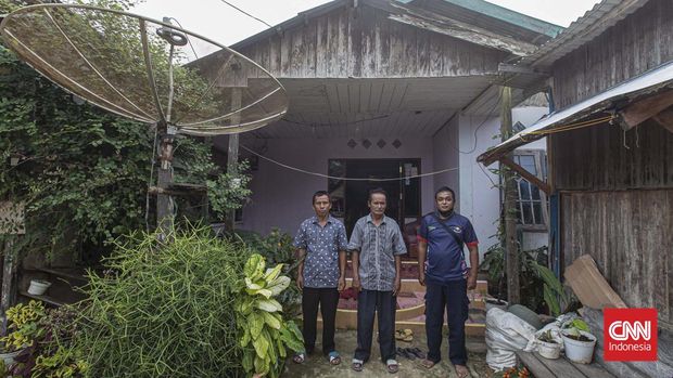 Lipsus Ibu Kota Negara Nusantara, Lipsus IKN Nusantara Ketua RT 01, Asri Rapih; Sesepuh di RT 01, Amiluddin; Petugas Damkar, Ahmad Nur. Kelurahan Sepaku. Kalimantan Timur, Jumat, 12 Februari 2022.