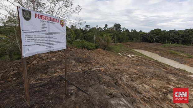 Lipsus Ibu Kota Negara Nusantara, Lipsus IKN Nusantara Baliho protes warga terkait sengketa lahan di sekitar Intake Sepaku. Kalimantan Timur, Sabtu, 12 Februari 2022.