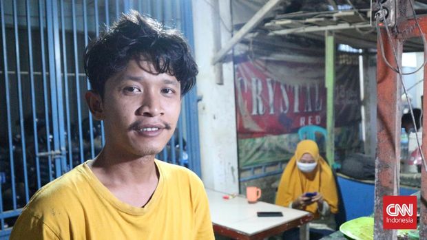 Lipsus Ibu Kota Negara Nusantara, Lipsus IKN Nusantara Handi, warga di Sepaku, Kabupaten Penajam Paser Utara, Kalimantan Timur. Dia berharap posisi IKN di Sepaku tak akan menggusur penduduk di kampung itu sebelumnya. (CNNIndonesia/Dika Kardi)