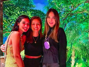 Luna Maya Foto Bareng Marsha Timothy, Komennya Bikin Salfok
