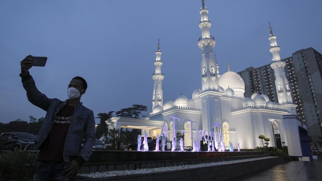 Masjid At-Thohir, Pusat Dakwah Modern yang Diresmikan Jokowi