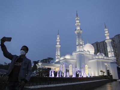 Masjid At-Thohir, Pusat Dakwah Modern yang Diresmikan Jokowi