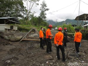 Ganjar Siapkan Strategi Khusus Evakuasi Warga Lereng Merapi, Seperti Apa? Ganjar Siapkan Strategi Khusus Evakuasi Warga Lereng Merapi, Seperti Apa?