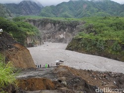 Penampakan Material Vulkanik Erupsi Merapi Tutupi Sungai Gendol