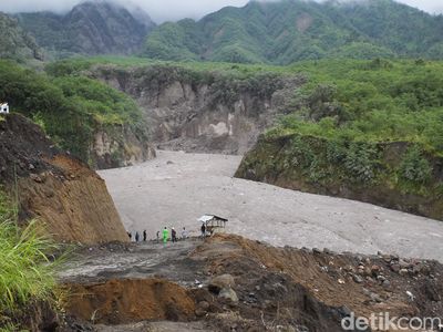 Merapi Erupsi Lagi, Material Vulkaniknya Sampai Tutupi Kali Gendol